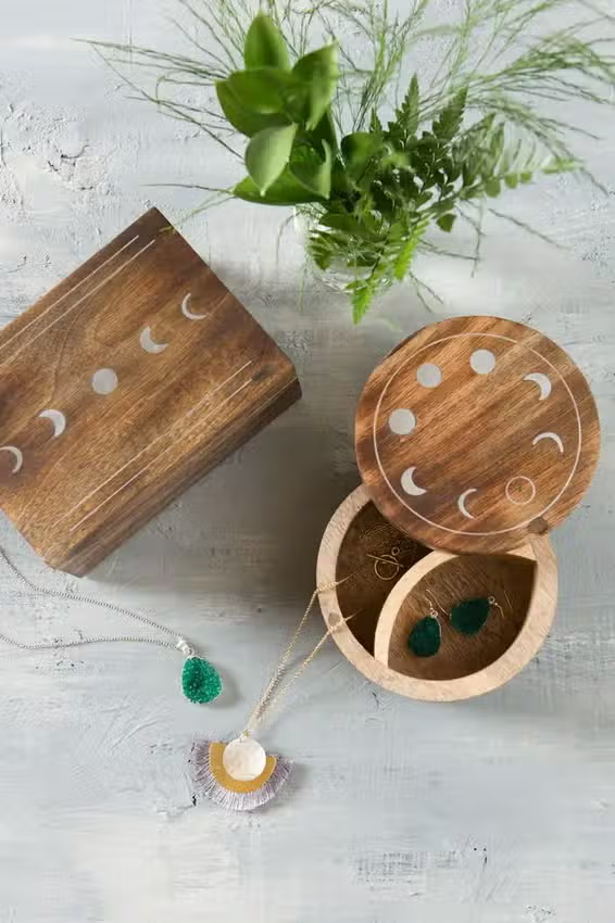 Indukala Moon Pivot Box
