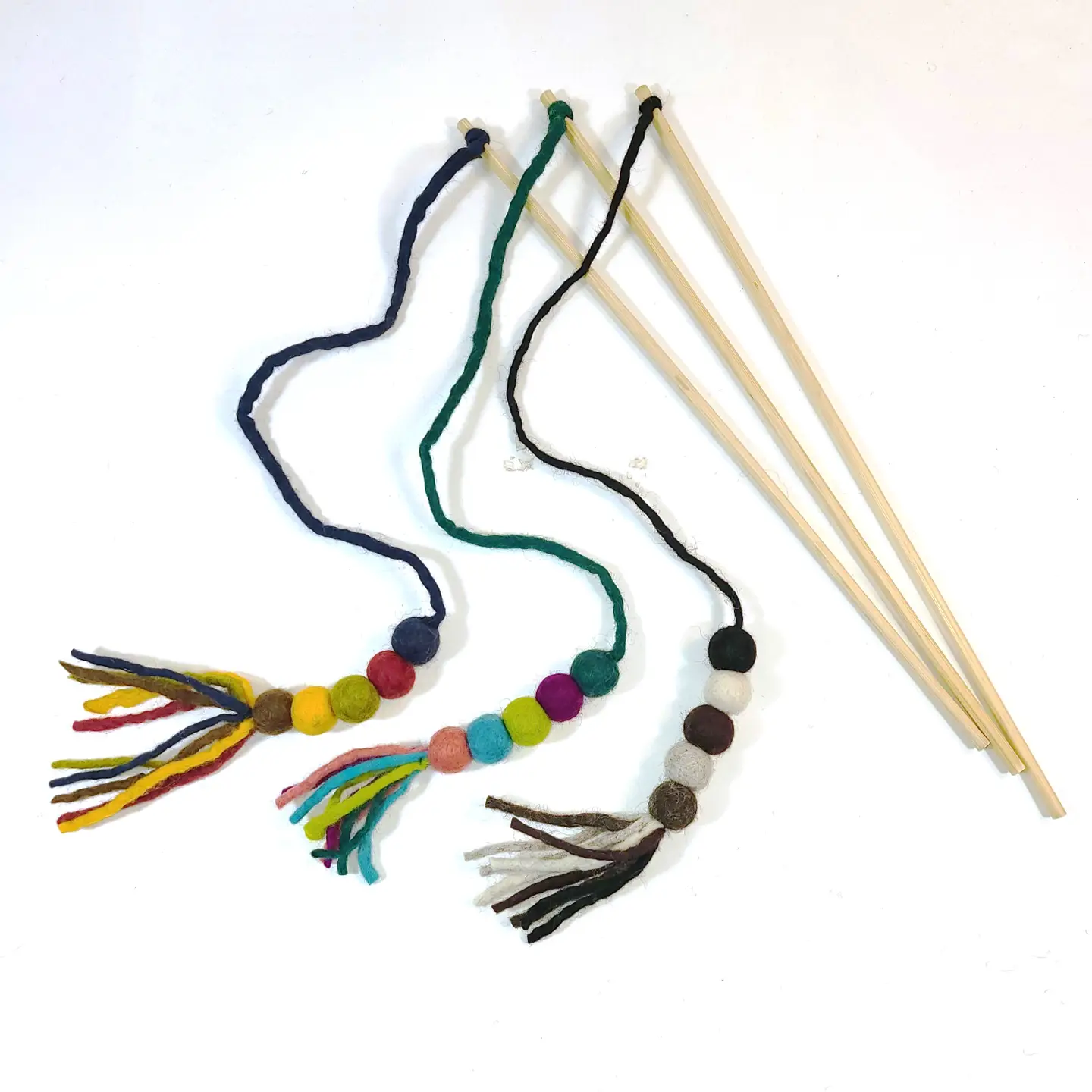 Fringed Ball Cat Teaser