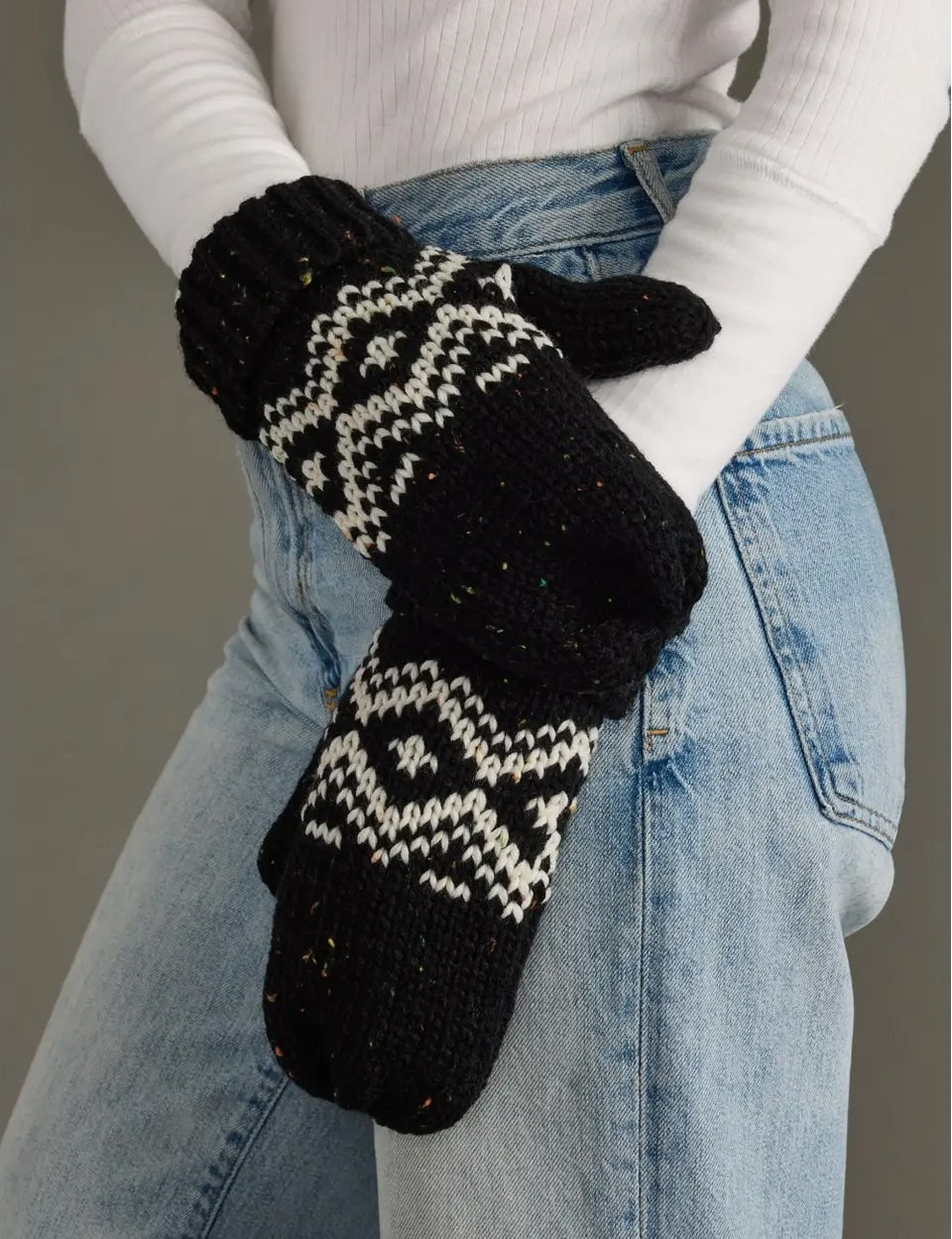 Black & Speckled Patterned Mittens
