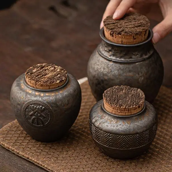 Gilded Iron-Glazed Oak-Lid Tea Caddy