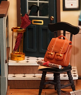 DIY Miniature House Kit: Kiki's Magic Emporium