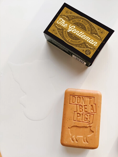 Gentleman Exfoliating Soap: Whisky + Mahogany