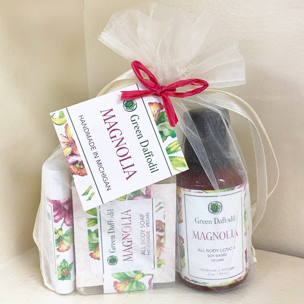 Magnolia Gift Bag Set