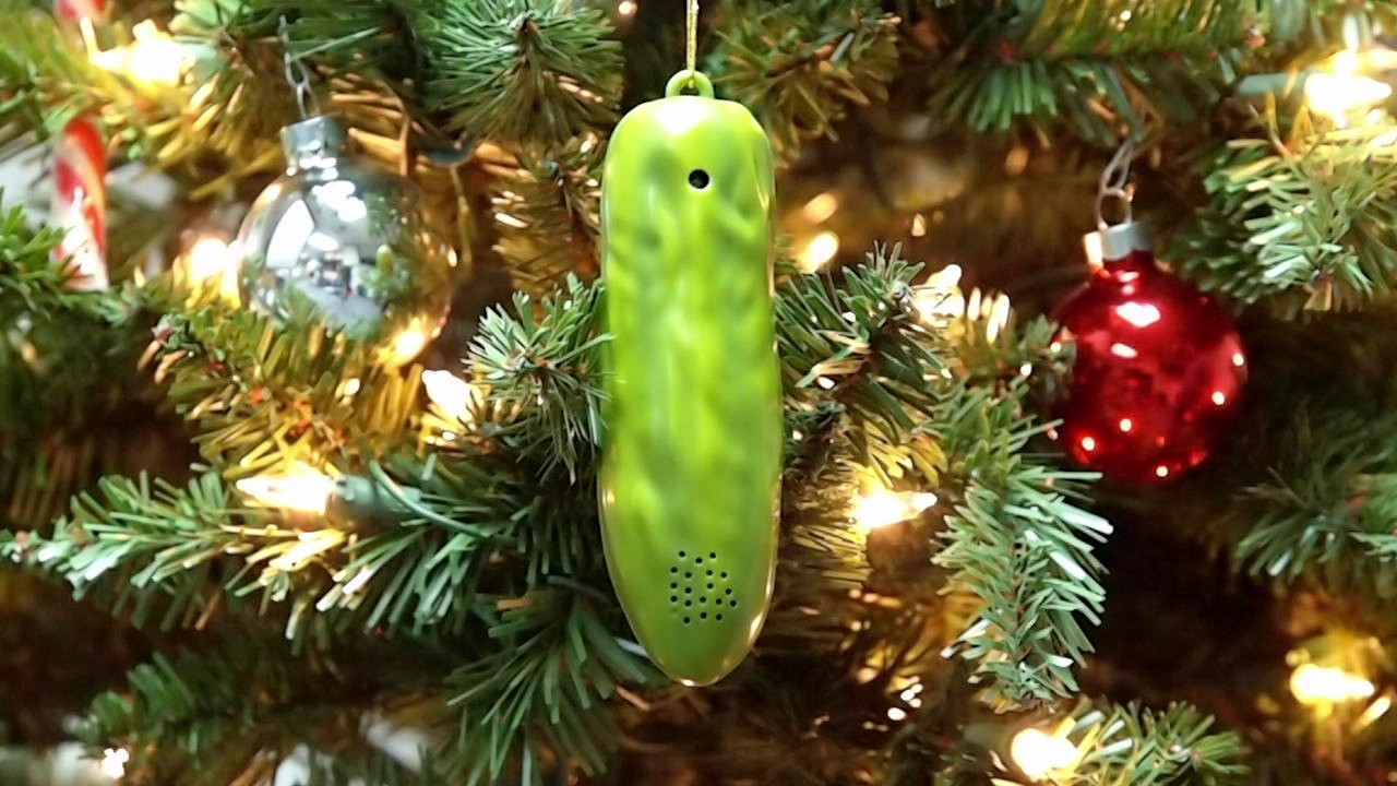 Ornament Yodelling Pickle