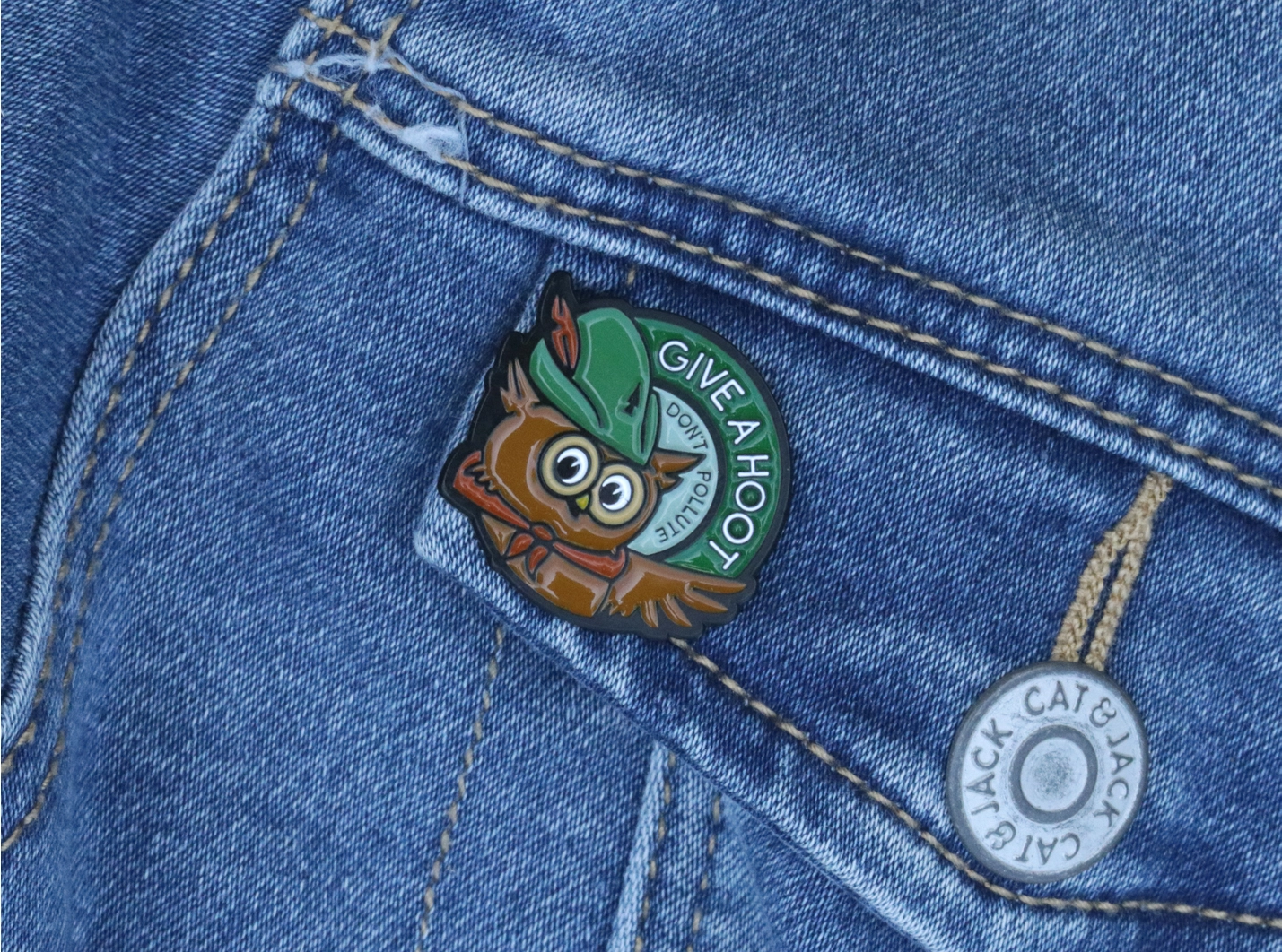 Enamel Pin Give A Hoot Don't Pollute