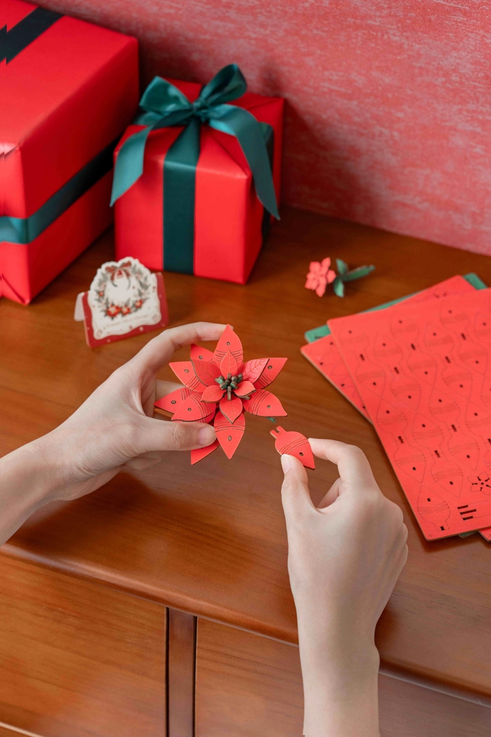 Wooden Puzzle: Poinsettia Christmas DIY Puzzle