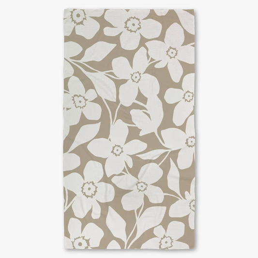 Luxe Bath Towel: Big Tan Flowers