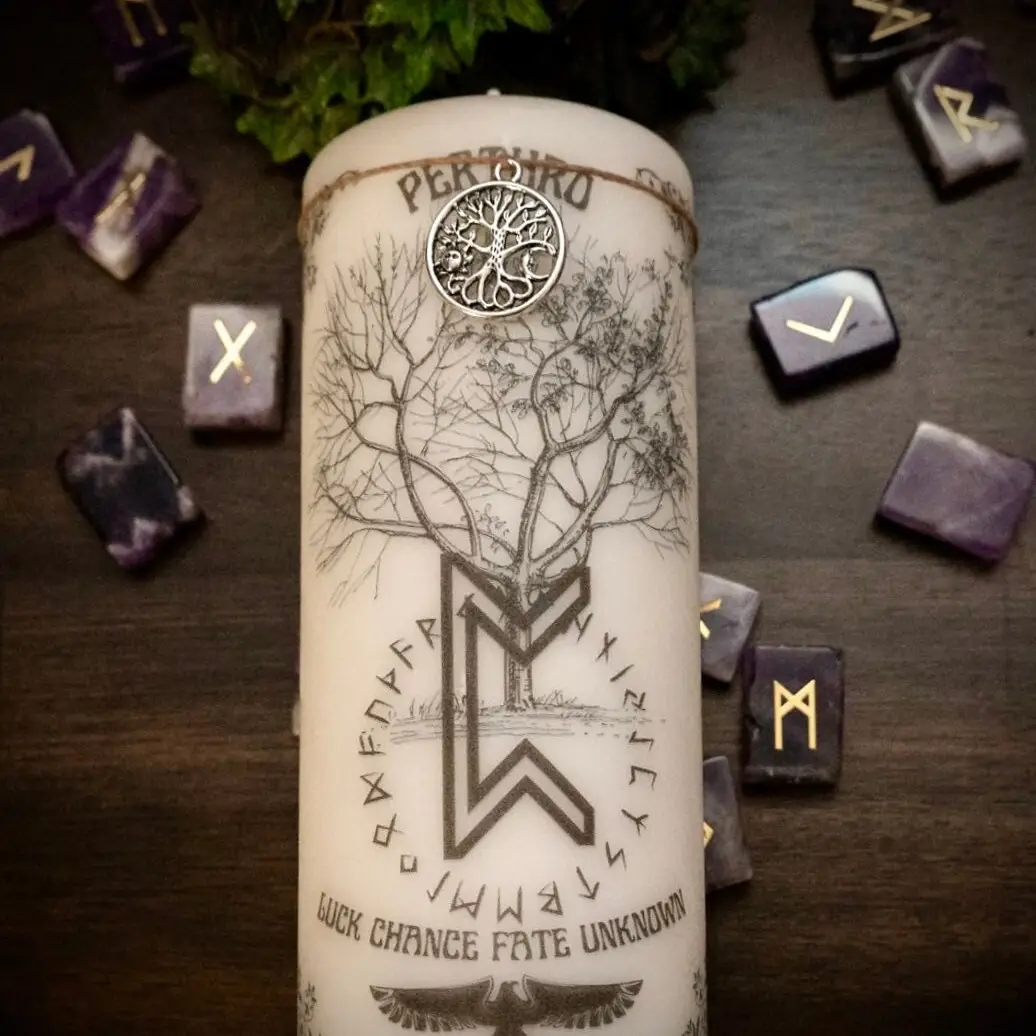 Perth Rune Decor Candle – Weeds