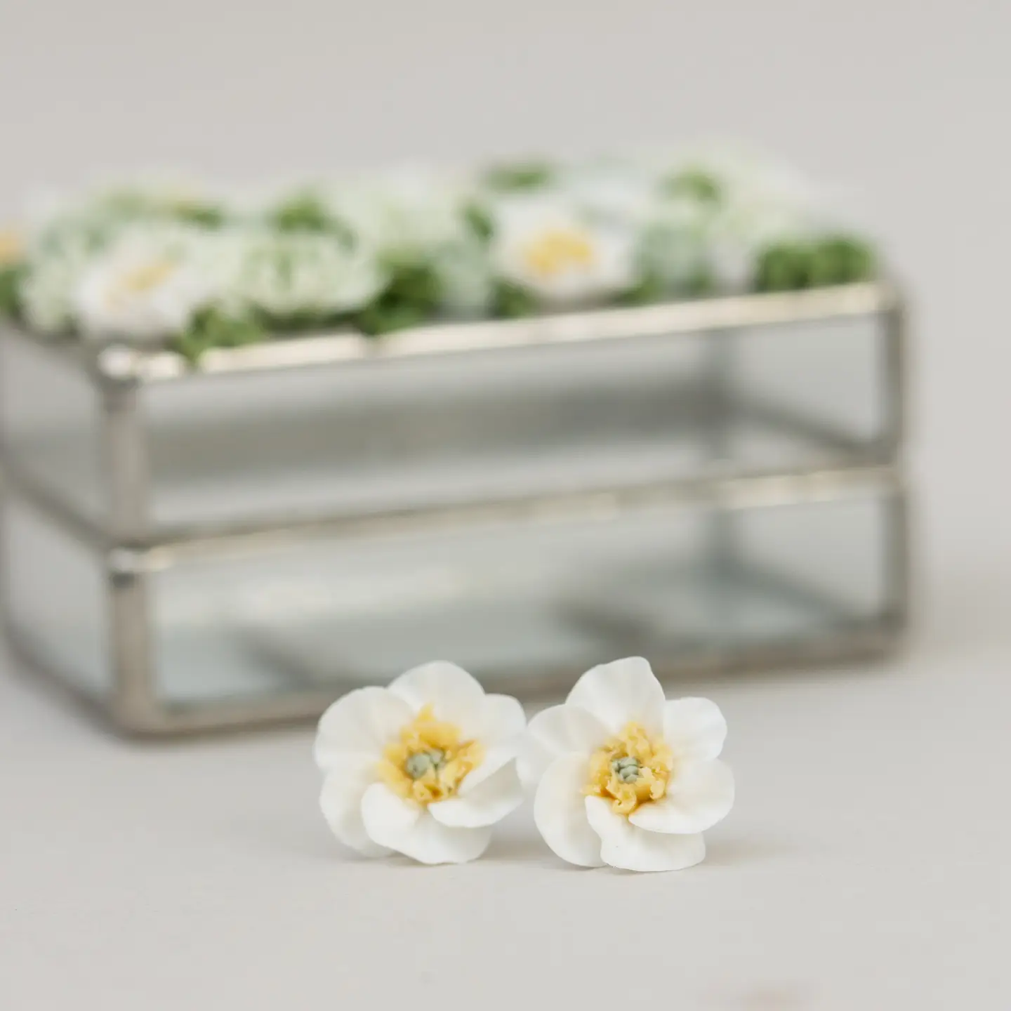 Delicate White Flowers Studs Earrings