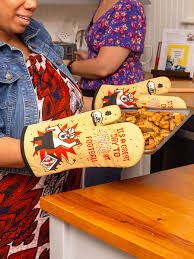 Oven Mitt - Yell at Football